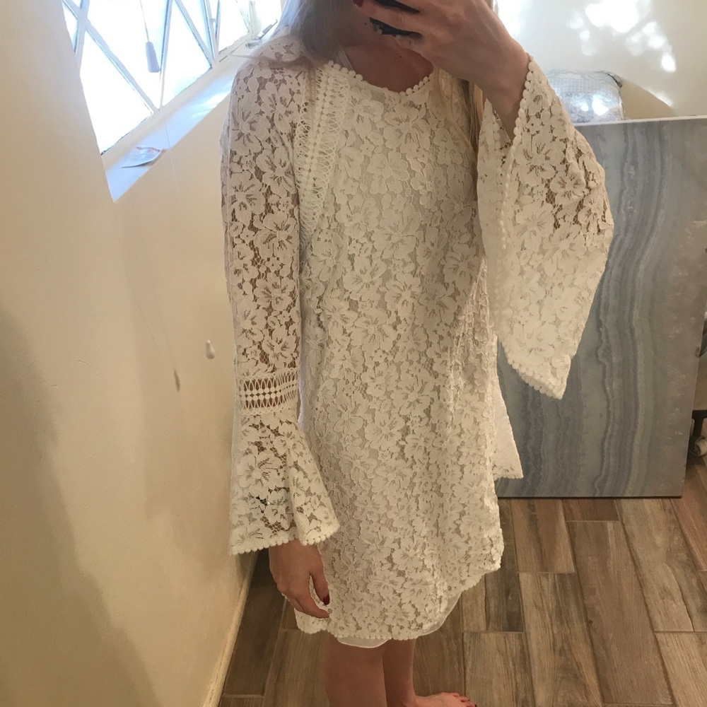 White boutique dress 💕
